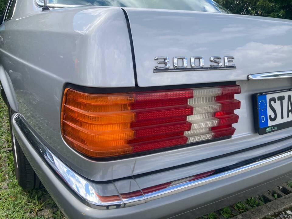 Image 34/43 of Mercedes-Benz 300 SE (1990)