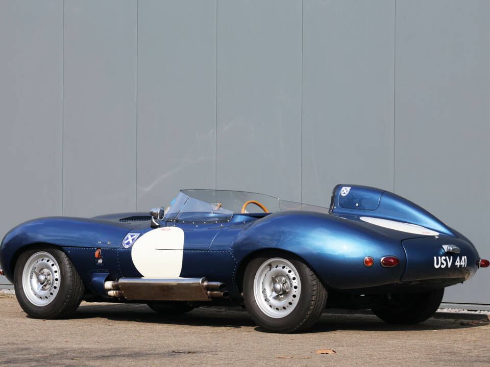 Image 32/60 of Jaguar D-Type (1967)