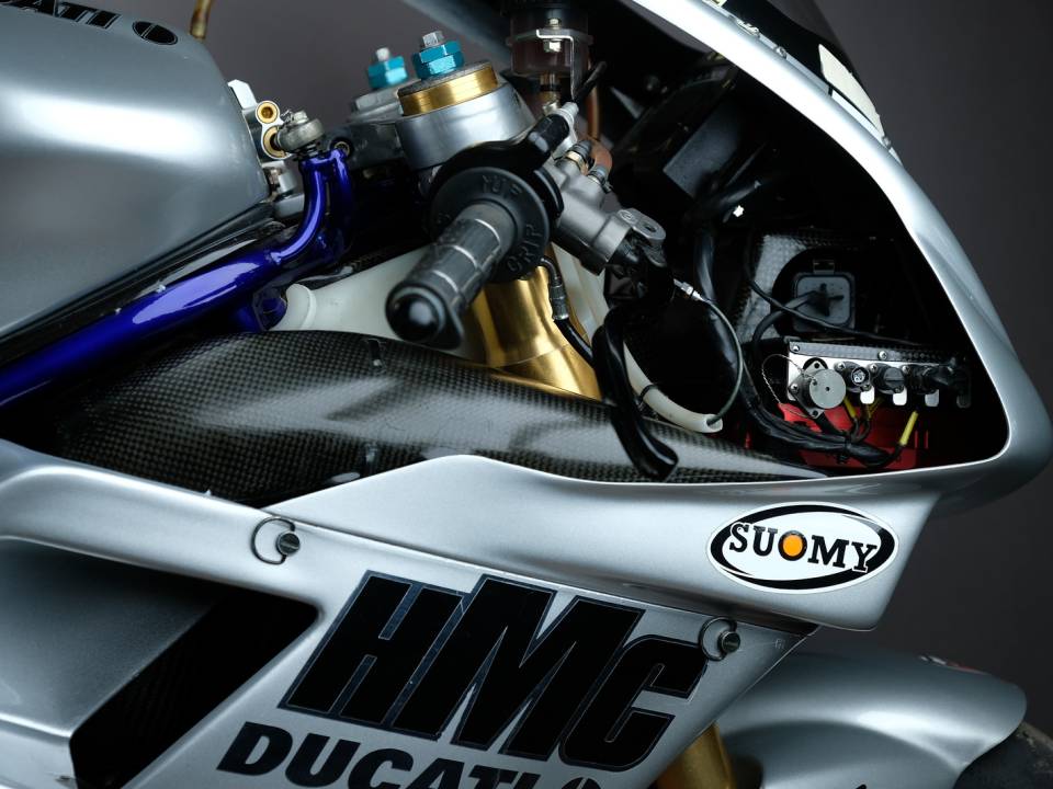 Immagine 10/15 di Ducati DUMMY (2001)
