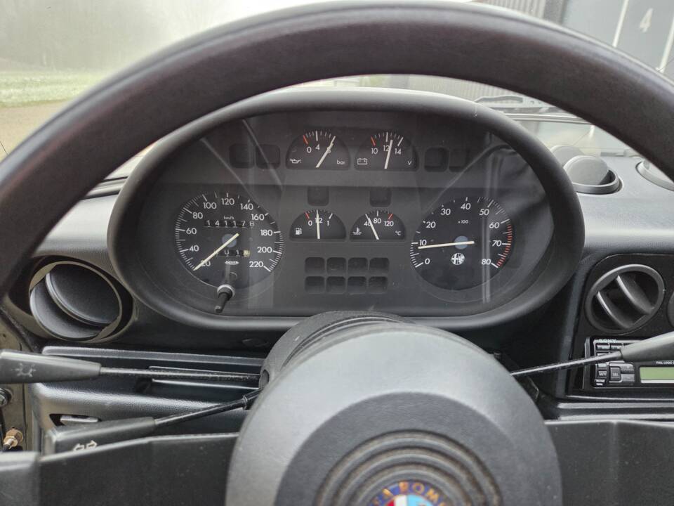 Image 11/15 of Alfa Romeo 2.0 Spider (1988)