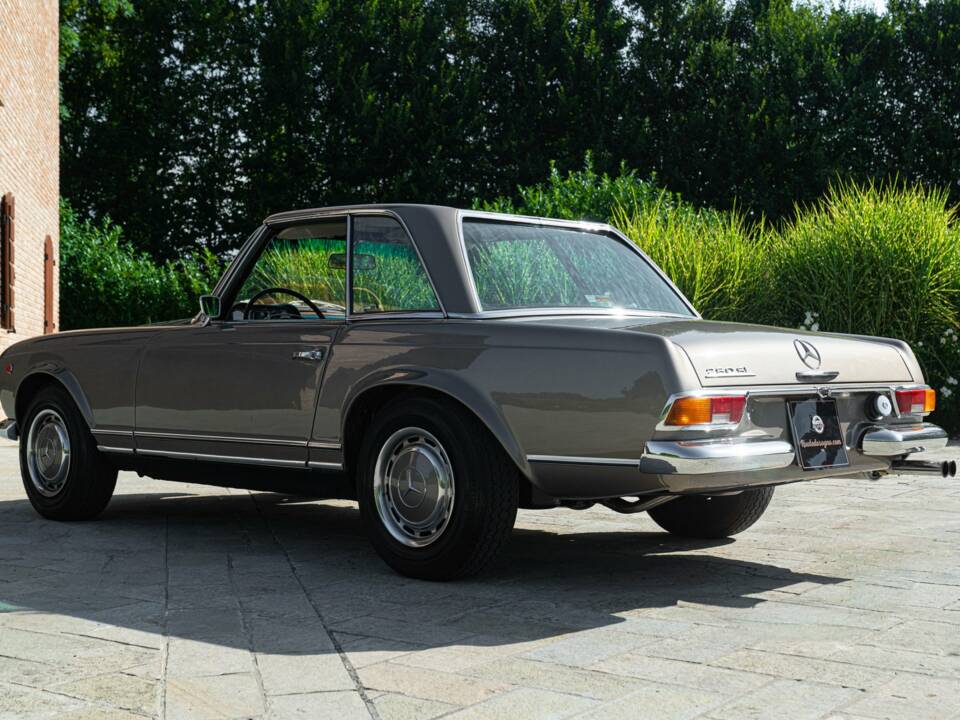 Image 12/50 de Mercedes-Benz 280 SL (1969)