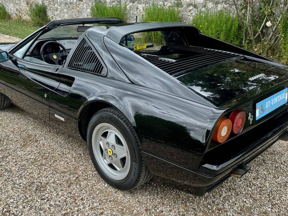 Bild 13/86 von Ferrari 328 GTS (1988)