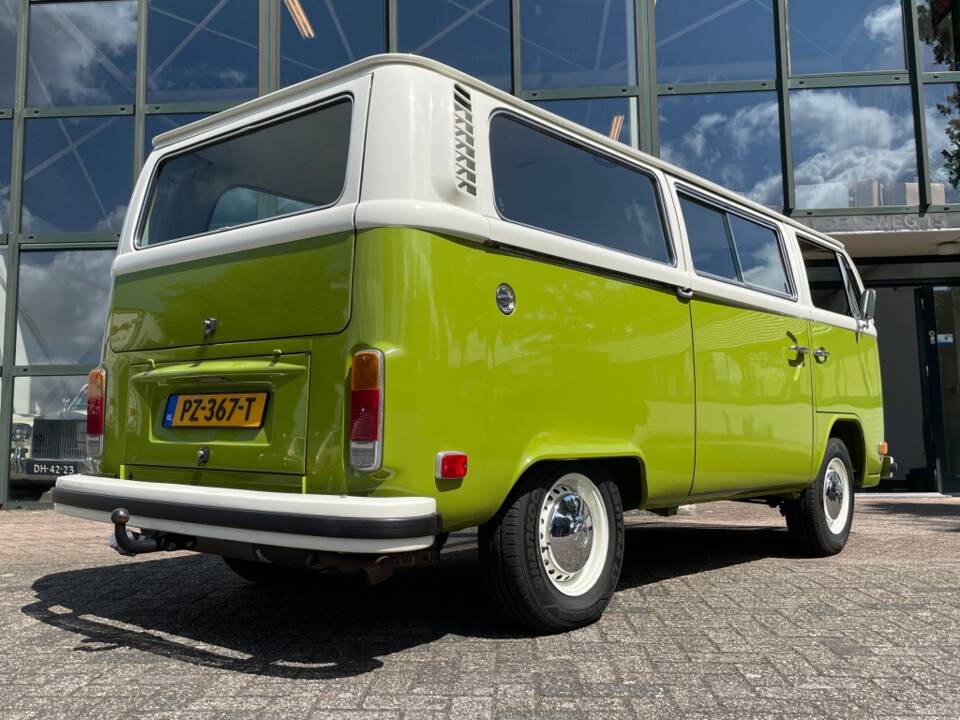 Afbeelding 4/20 van Volkswagen T2b minibus L (1978)