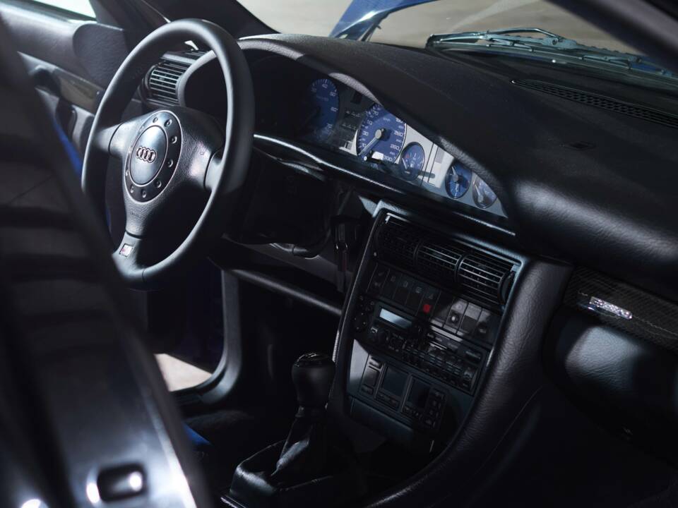 Image 38/113 of Audi S6 Plus Avant (1996)