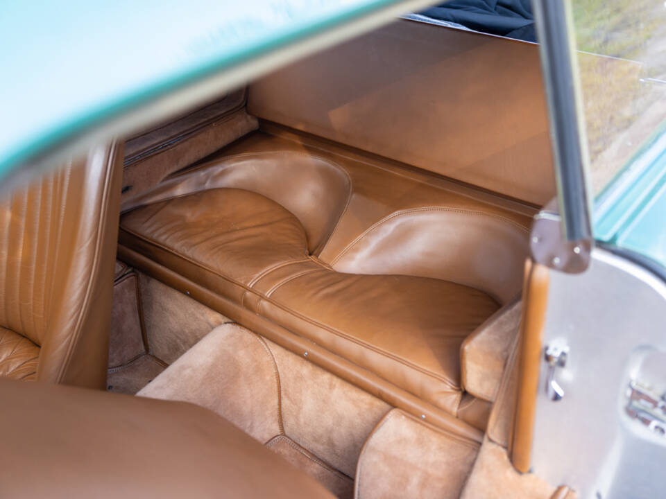 Image 17/50 of Aston Martin DB 2&#x2F;4 Mk III (1958)
