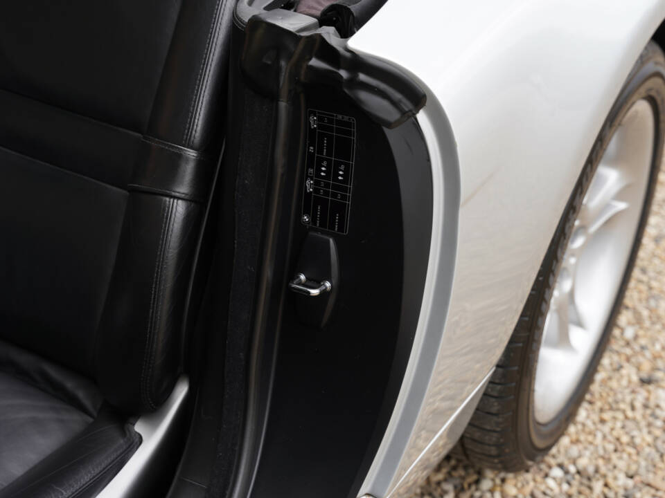 Image 25/50 of BMW Z8 (2000)