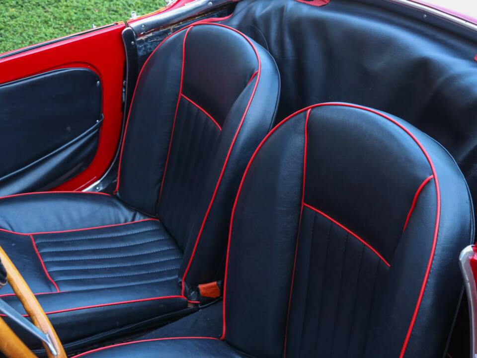 Image 24/50 of Alfa Romeo Giulia 1600 Spider (1963)
