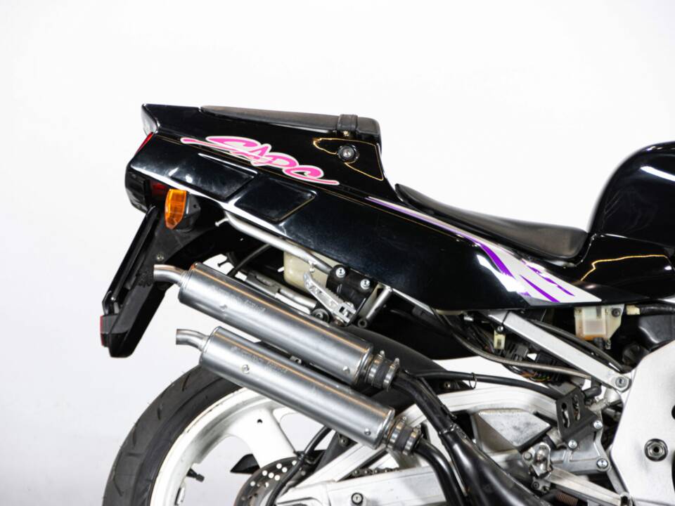 Afbeelding 27/45 van Suzuki RGV 250 Gamma (1992)