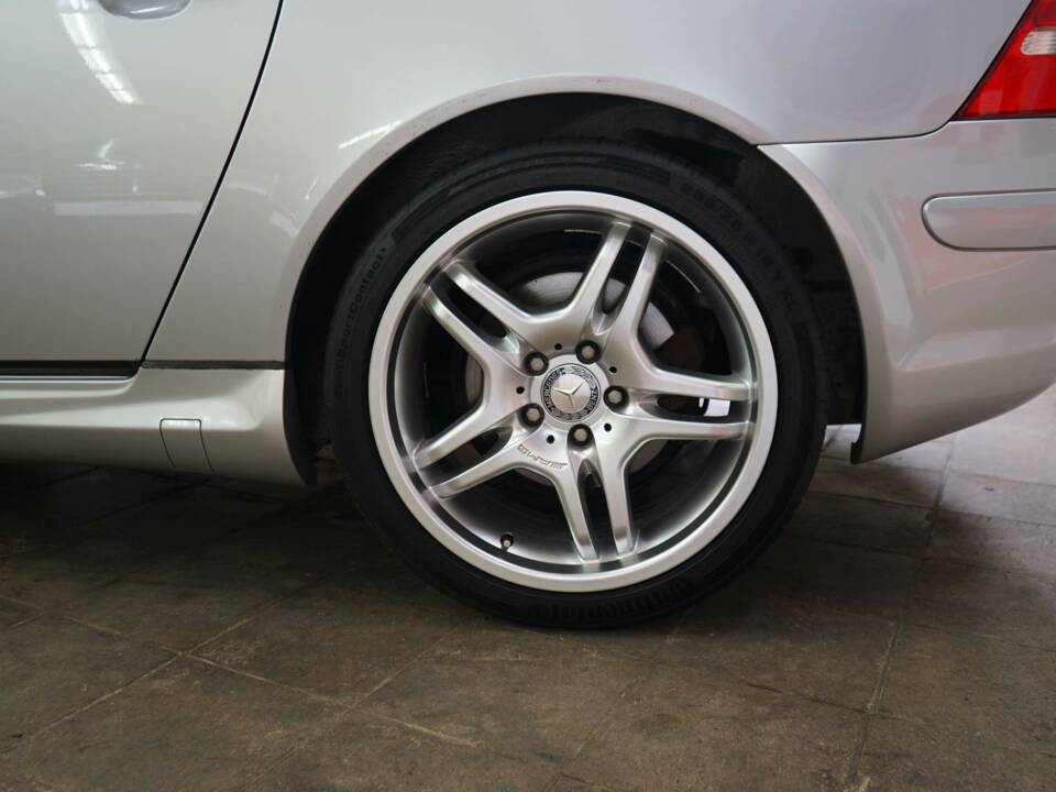 Immagine 46/50 di Mercedes-Benz SLK 32 AMG (2002)