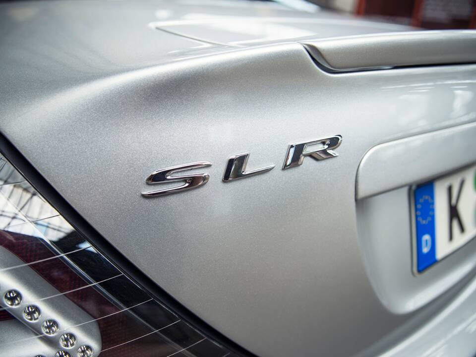Image 35/61 of Mercedes-Benz SLR McLaren (2004)