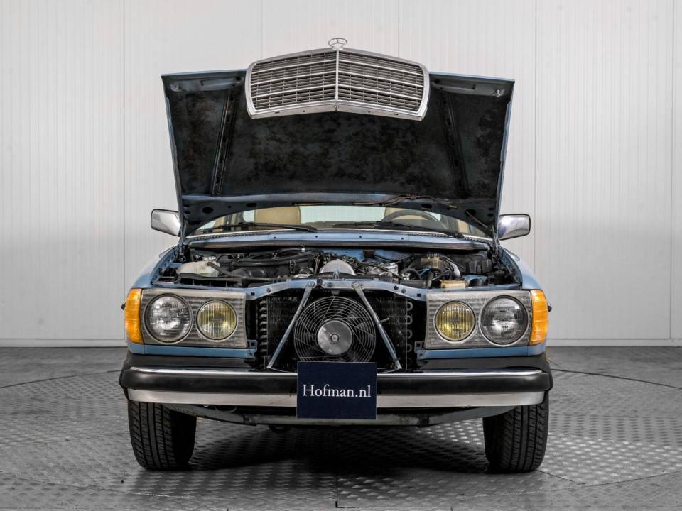 Bild 36/50 von Mercedes-Benz 300 D Turbodiesel (1982)