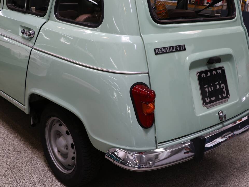 Image 28/33 de Renault R 4 TL (1981)