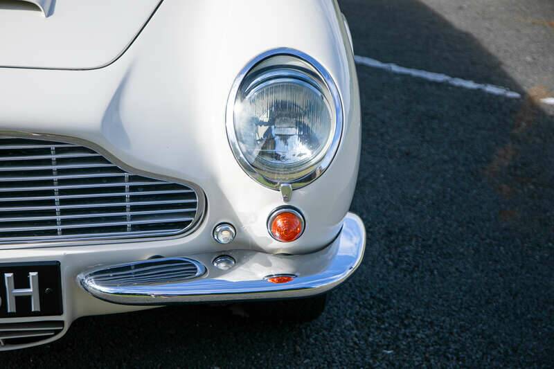 Image 27/38 of Aston Martin DB 6 Mk II Volante (1970)
