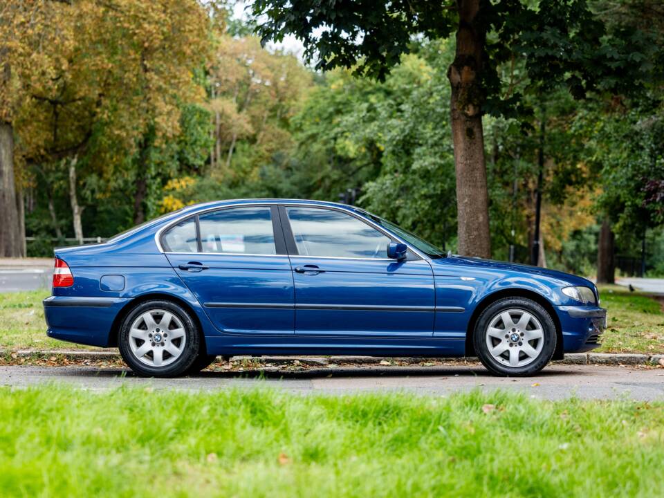 Image 8/38 of BMW 325i (2002)