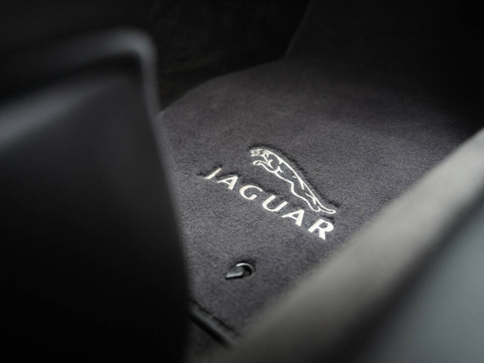 Image 33/33 of Jaguar XKR (2008)