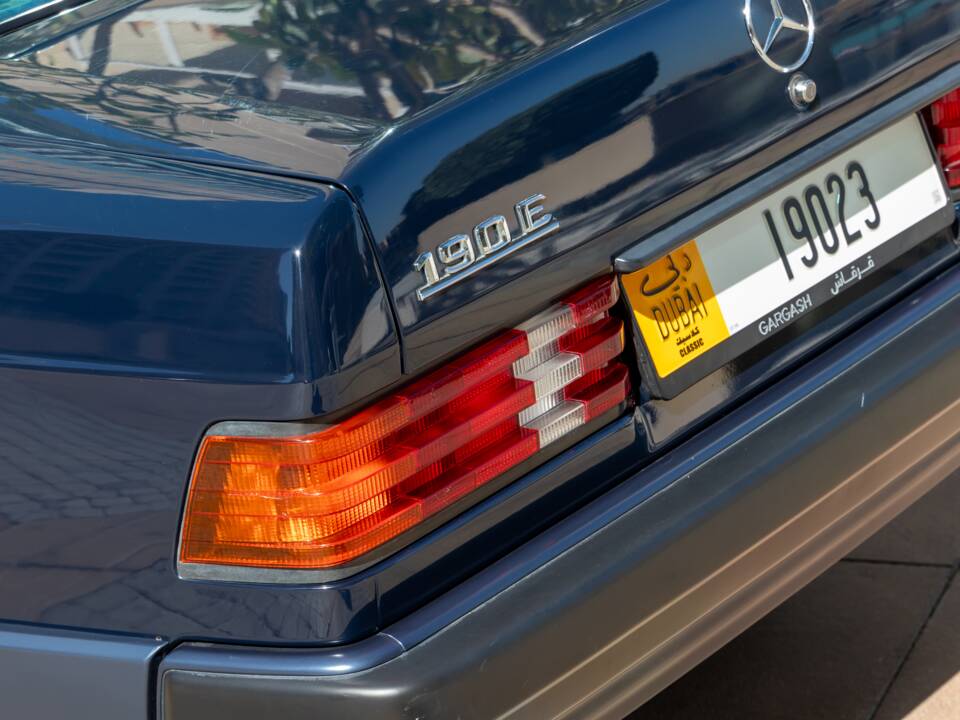 Bild 19/69 von Mercedes-Benz 190 E (1988)