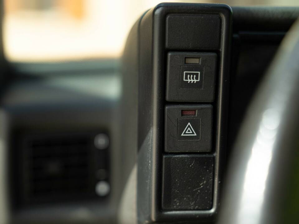 Image 32/47 of Alfa Romeo 75 1.6 (1991)