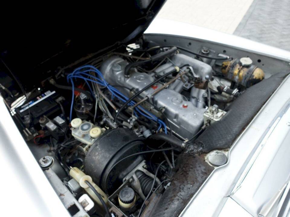 Image 27/36 of Mercedes-Benz 280 SL (1970)
