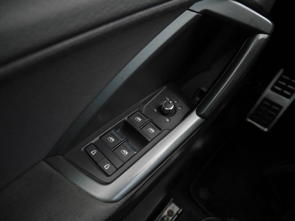 Bild 39/45 von Audi RS Q3 (1900)