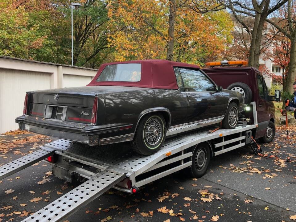 Image 7/23 of Cadillac Convertible de Ville (1986)