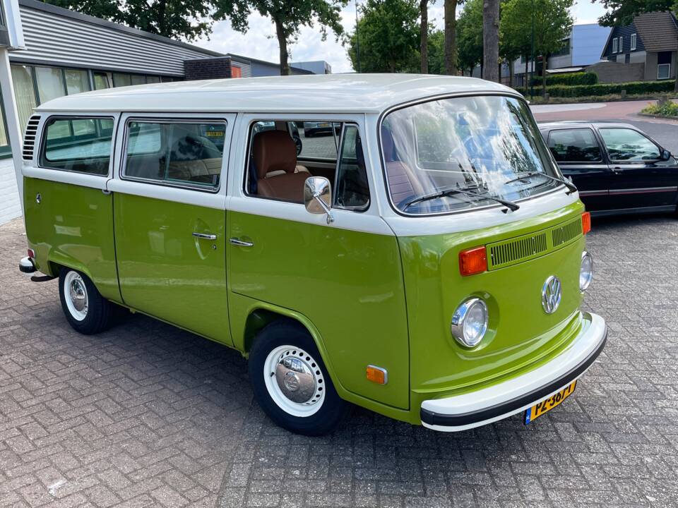 Image 2/73 of Volkswagen T2b Kombi (1978)