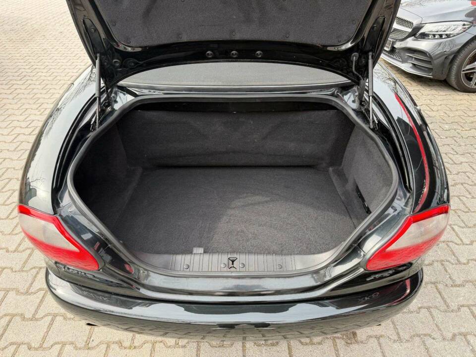 Image 20/34 of Jaguar XK8 4.0 (1997)