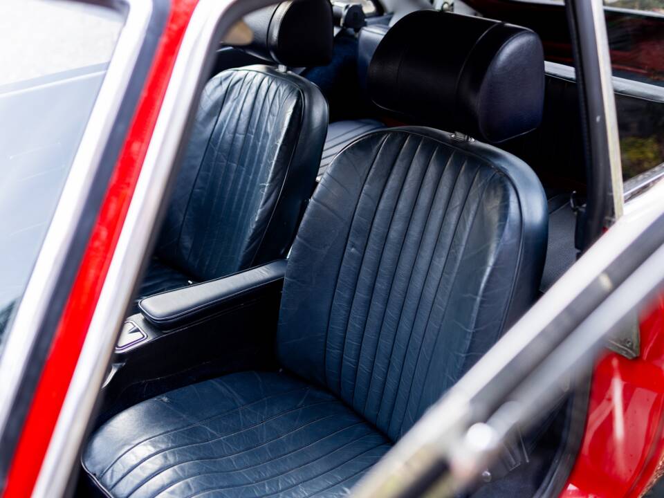 Image 24/39 de MG MGB GT (1972)