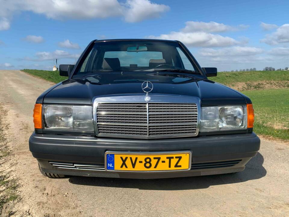 Immagine 3/8 di Mercedes-Benz 190 E 2.6 (1990)