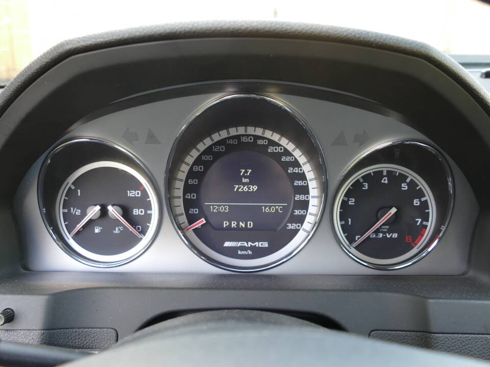 Imagen 10/18 de Mercedes-Benz C 63 AMG T (2010)