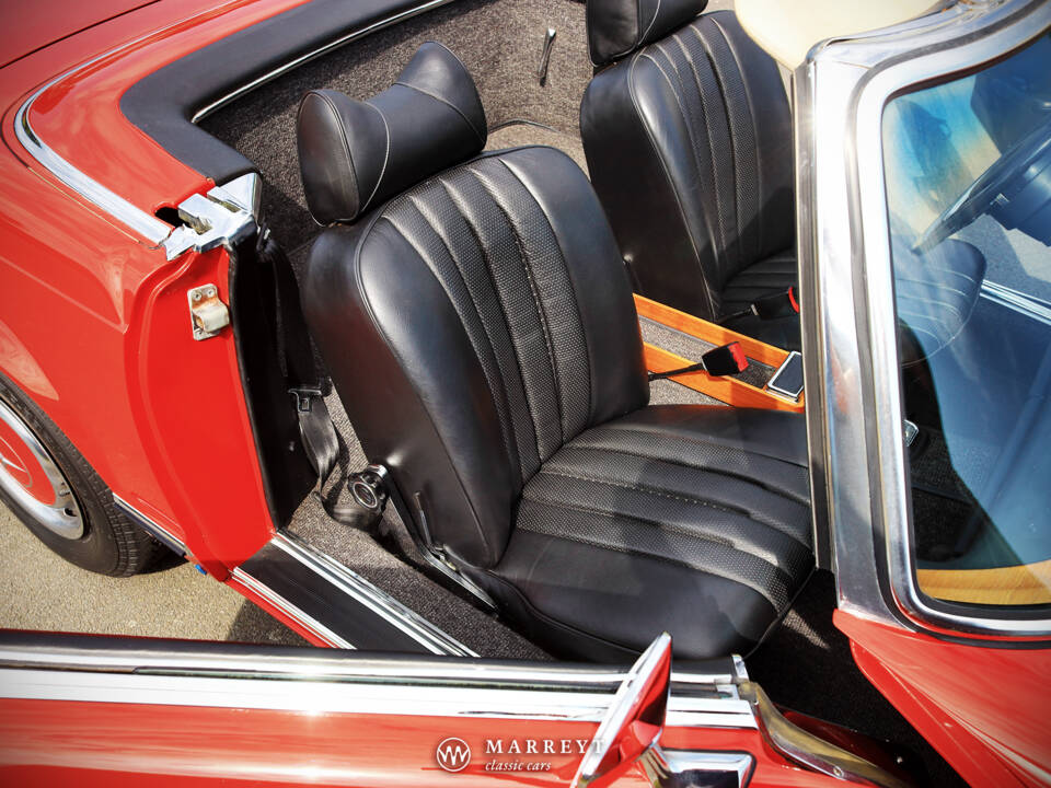 Image 43/70 of Mercedes-Benz 280 SL (1969)