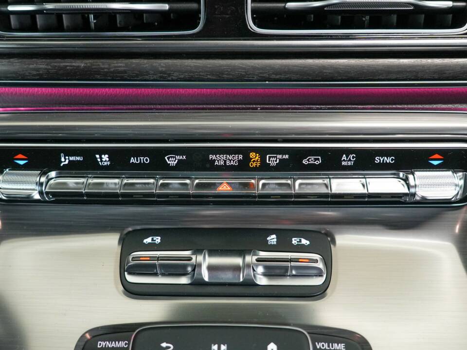 Image 32/50 de Mercedes-Benz V 300 d (2025)