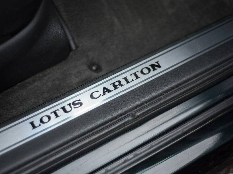 Imagen 3/7 de Vauxhall Lotus Carlton 3.6 (1991)