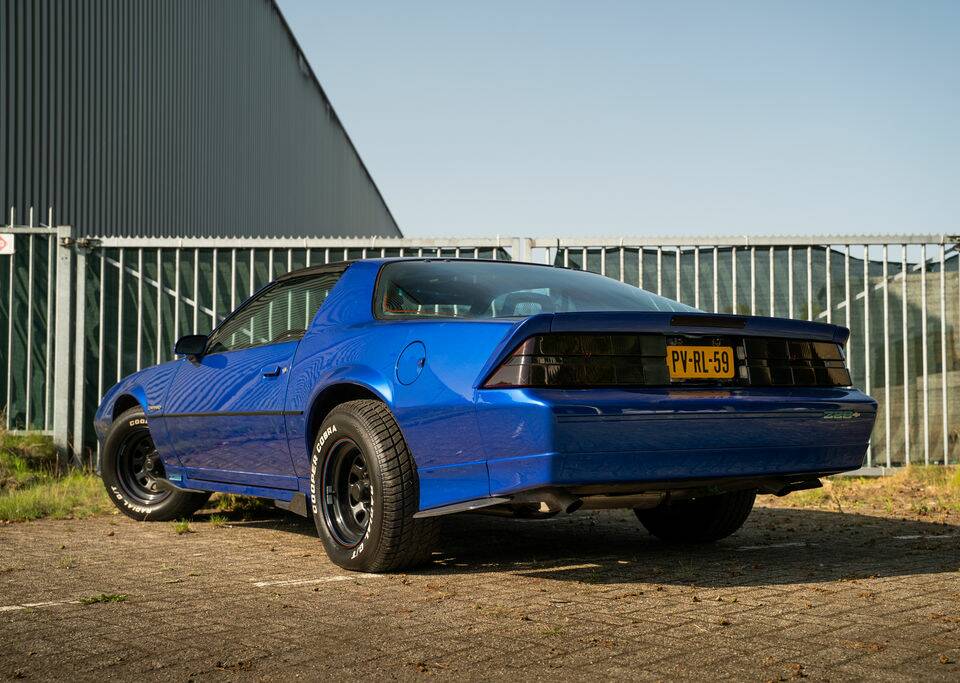 Bild 8/8 von Chevrolet Camaro Berlinetta (1984)