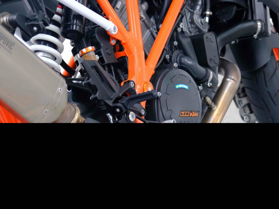 Image 79/83 of KTM 1290 Super Duke R (2018)