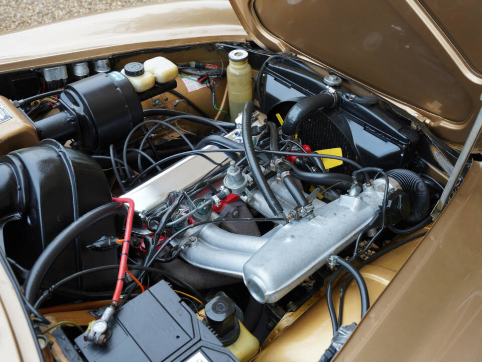 Image 14/50 of Volvo 1800 E (1972)
