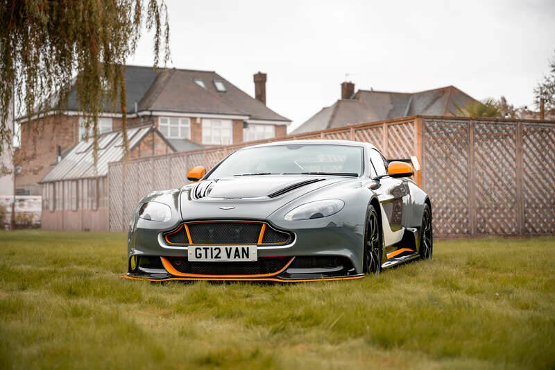 Image 12/30 de Aston Martin Vantage GT12 (2015)