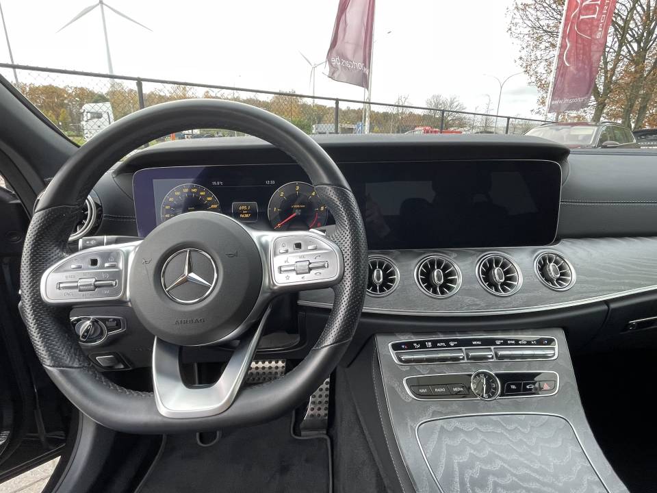 Image 14/38 of Mercedes-Benz CLS 300 d (2020)