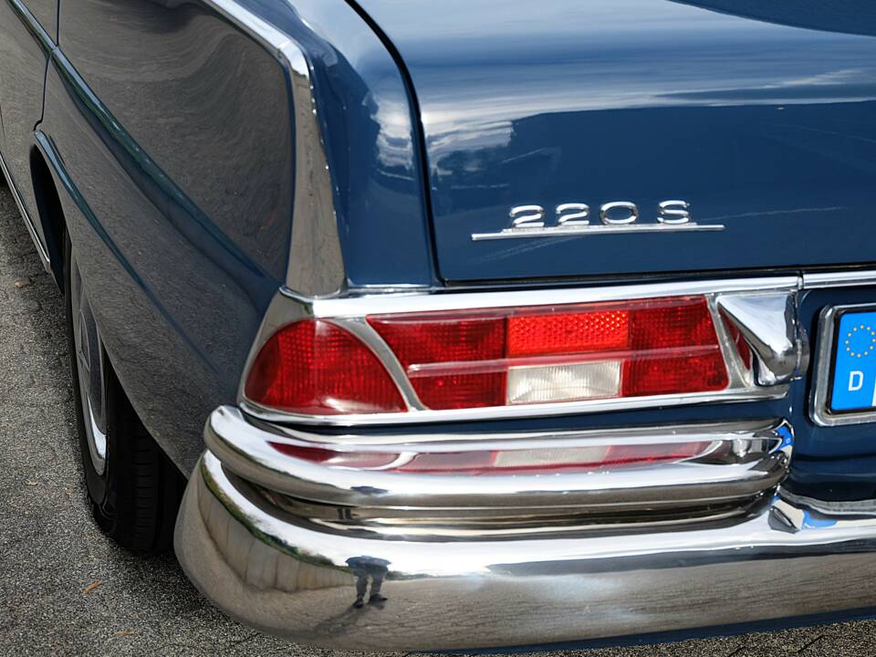 Image 44/76 de Mercedes-Benz 220 S b (1963)