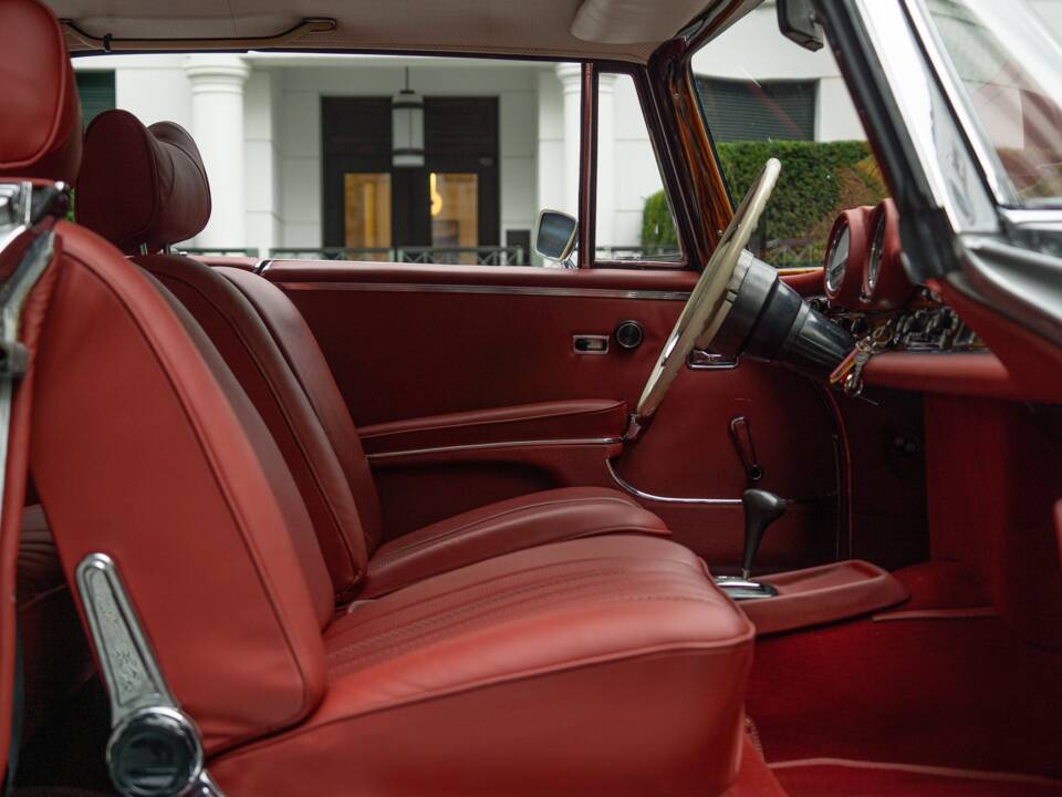 Image 57/95 of Mercedes-Benz 280 SE 3,5 (1970)