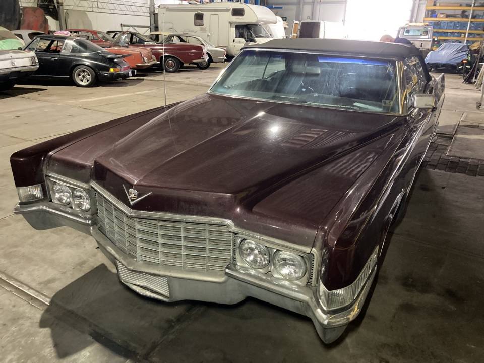 Image 34/40 of Cadillac DeVille Convertible (1969)