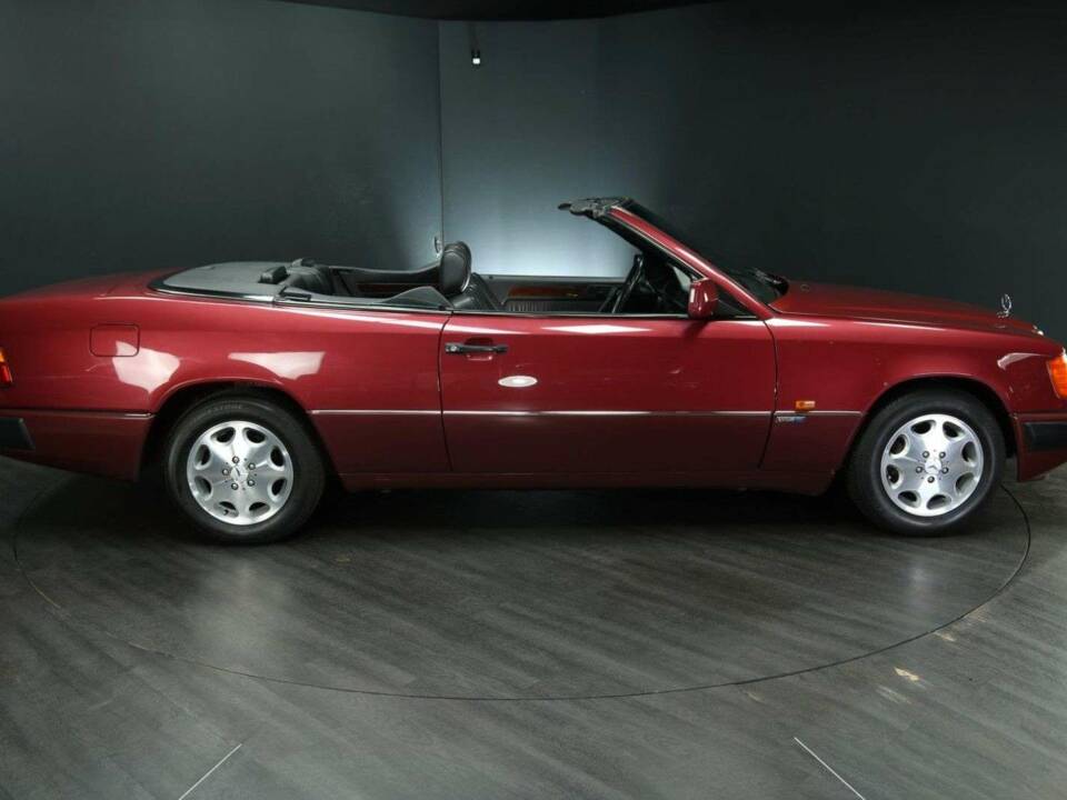 Bild 6/50 von Mercedes-Benz 300 CE-24 (1992)