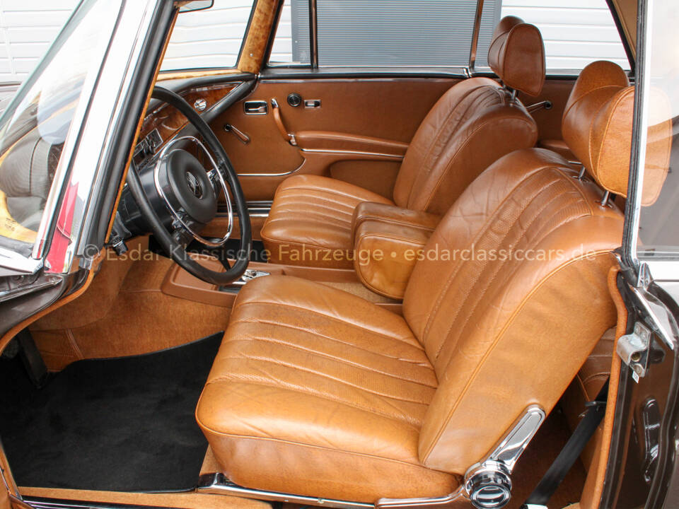 Image 28/35 of Mercedes-Benz 280 SE 3,5 (1970)
