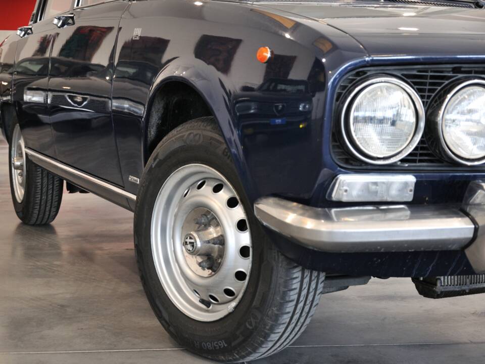 Image 22/35 of Alfa Romeo 2000 Berlina (1972)