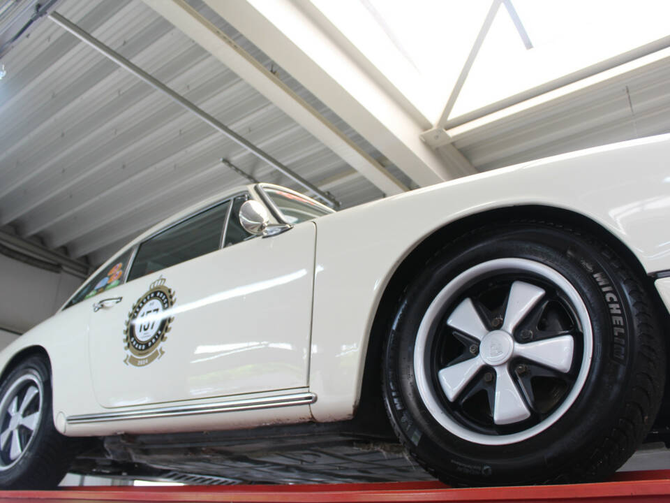 Bild 8/50 von Porsche 911 2.0 (1965)