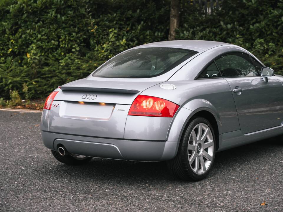 Immagine 24/50 di Audi TT 1.8 T quattro (2006)