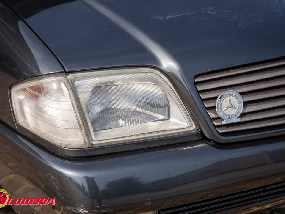 Image 7/18 of Mercedes-Benz 500 SL (1992)