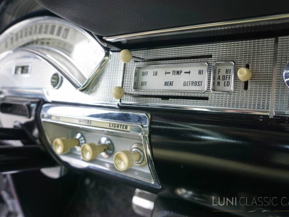 Image 46/77 of Ford Fairlane 500 Club Victoria (1958)