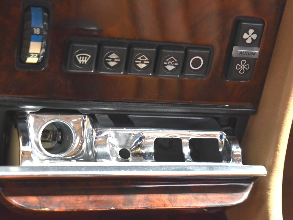 Image 39/94 of Mercedes-Benz 560 SL (1988)