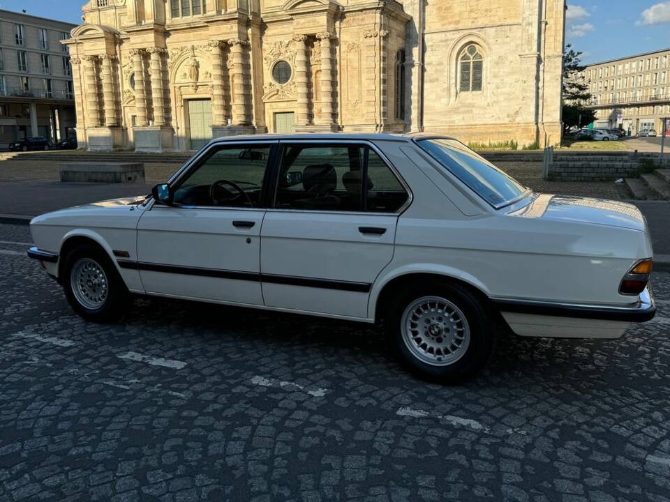 Bild 8/8 von BMW 518i (1987)