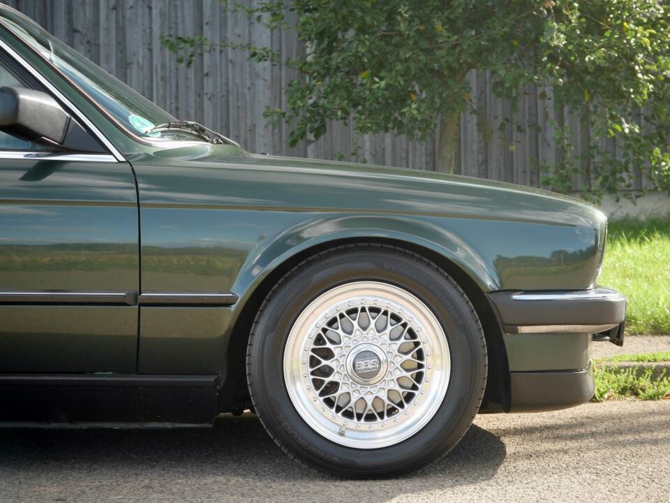 Bild 6/25 von BMW 320i (1990)